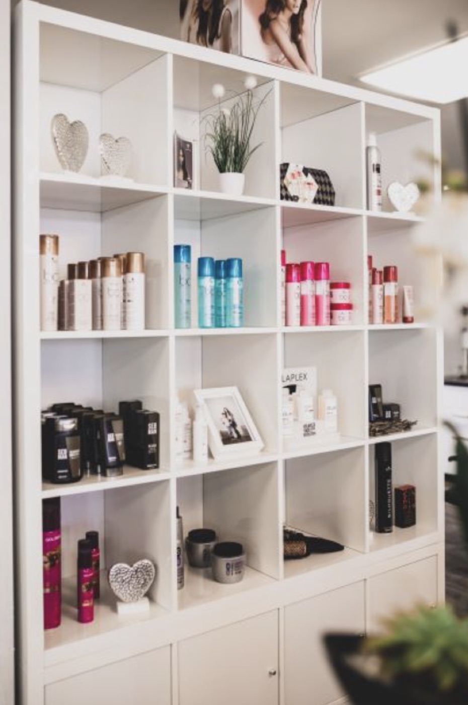 Pflegeprodukte im Salon Haargenau