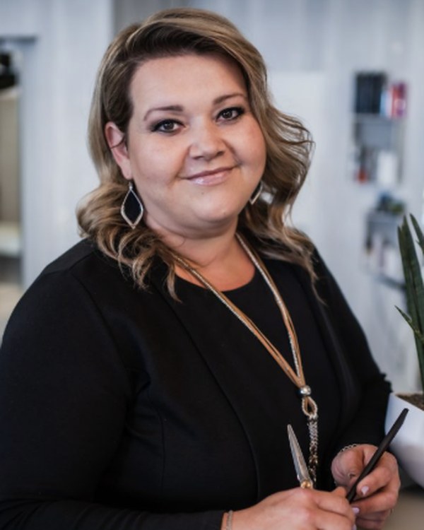Christina — Hochsteck- & Brautfrisuren